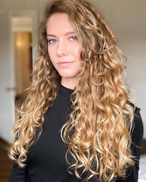 girl with wavy hair